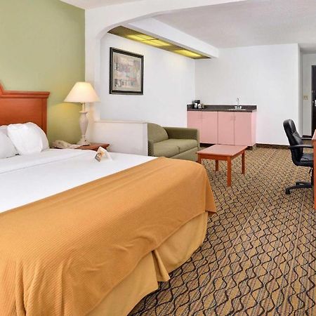 Quality Inn & Suites Jefferson City Ngoại thất bức ảnh