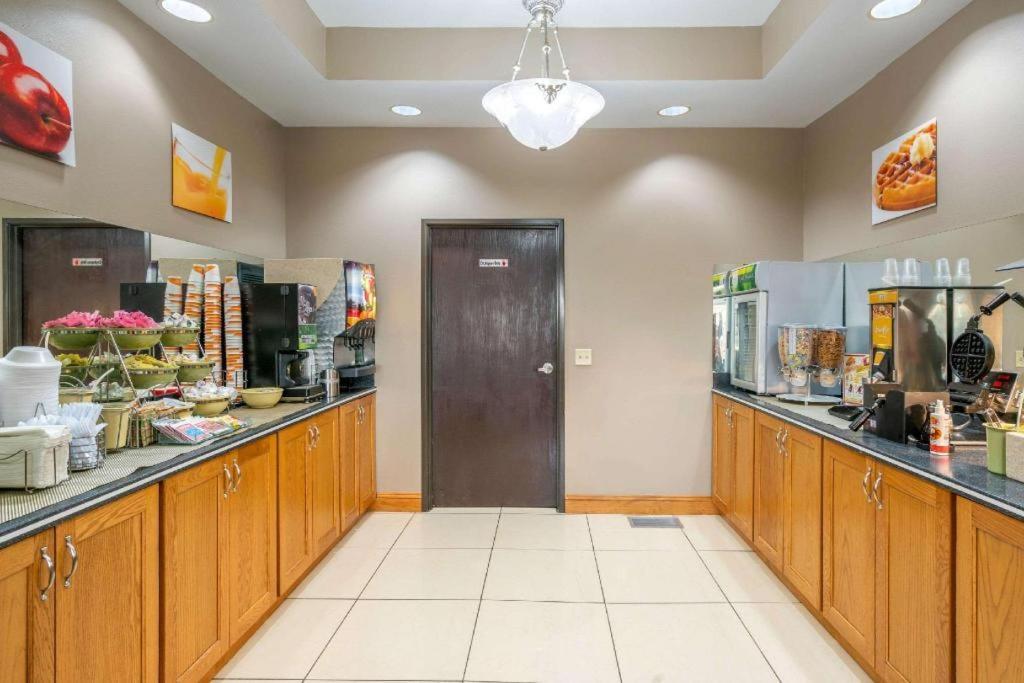 Quality Inn & Suites Jefferson City Ngoại thất bức ảnh