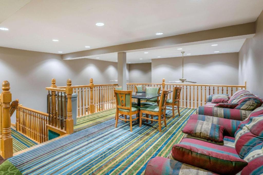Quality Inn & Suites Jefferson City Ngoại thất bức ảnh