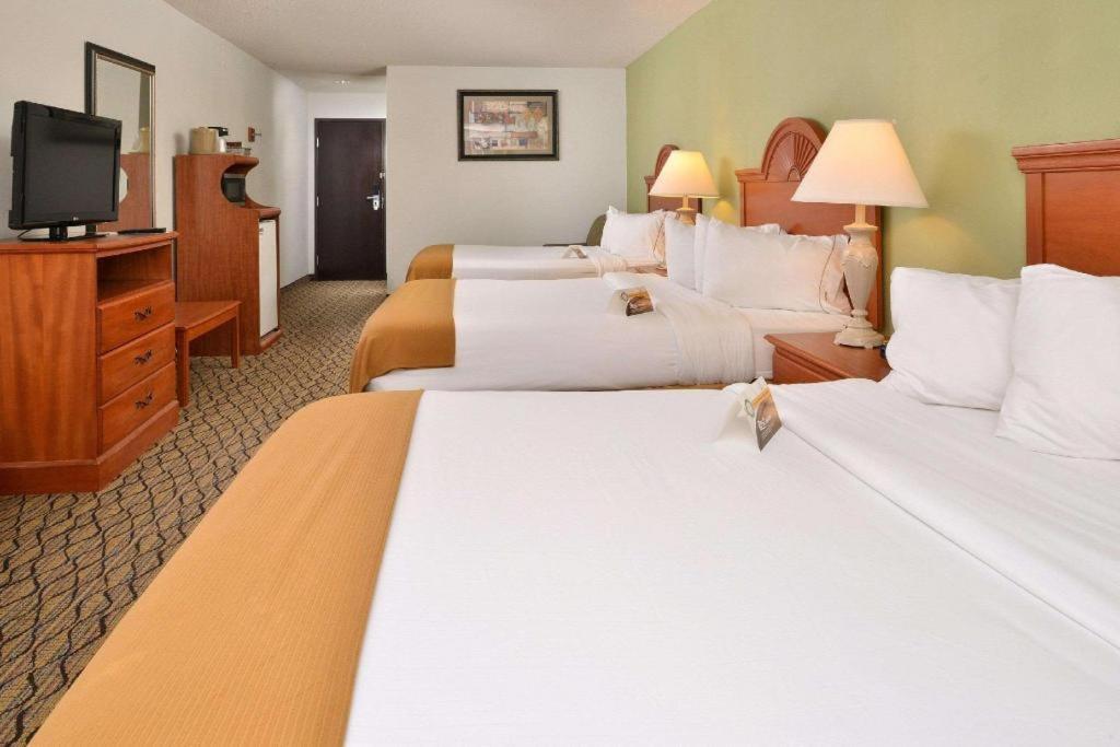 Quality Inn & Suites Jefferson City Ngoại thất bức ảnh