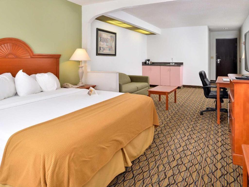 Quality Inn & Suites Jefferson City Ngoại thất bức ảnh