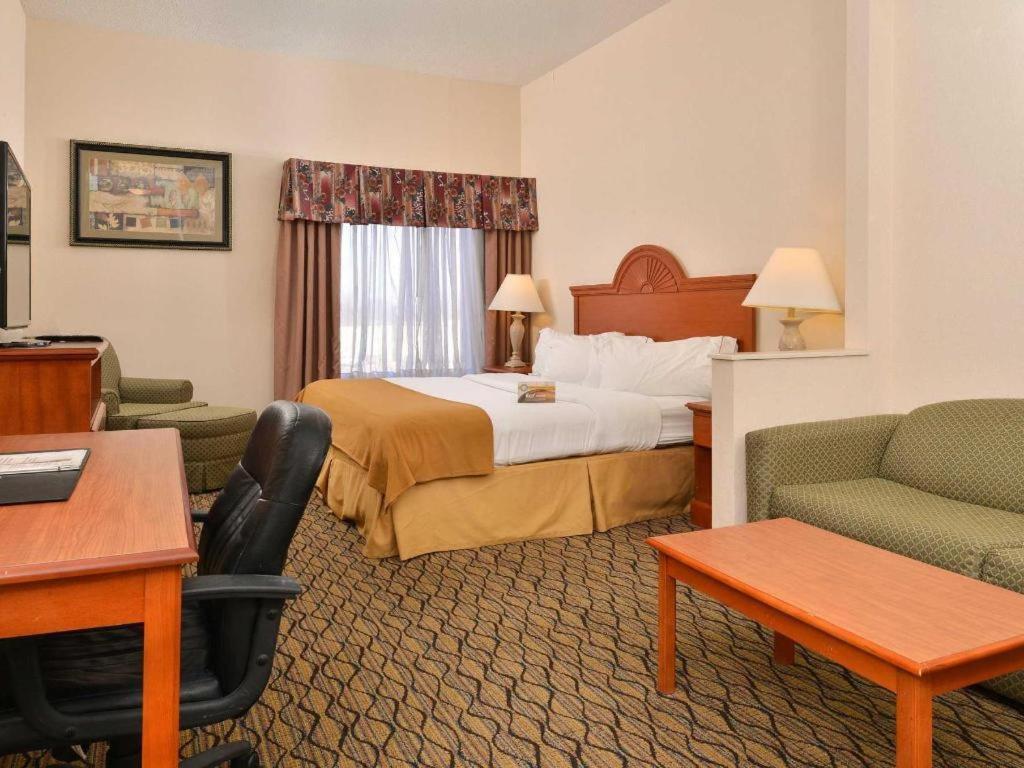 Quality Inn & Suites Jefferson City Ngoại thất bức ảnh