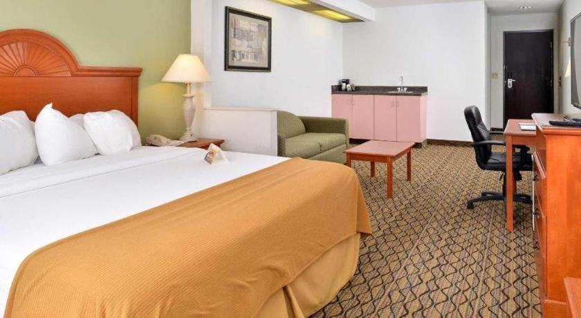 Quality Inn & Suites Jefferson City Ngoại thất bức ảnh