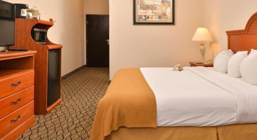 Quality Inn & Suites Jefferson City Ngoại thất bức ảnh