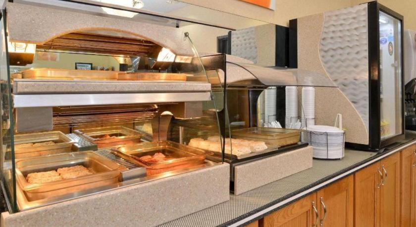 Quality Inn & Suites Jefferson City Ngoại thất bức ảnh