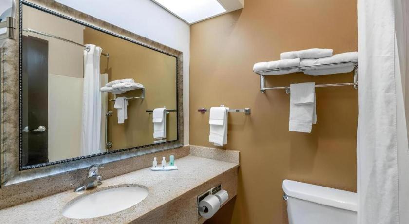 Quality Inn & Suites Jefferson City Ngoại thất bức ảnh