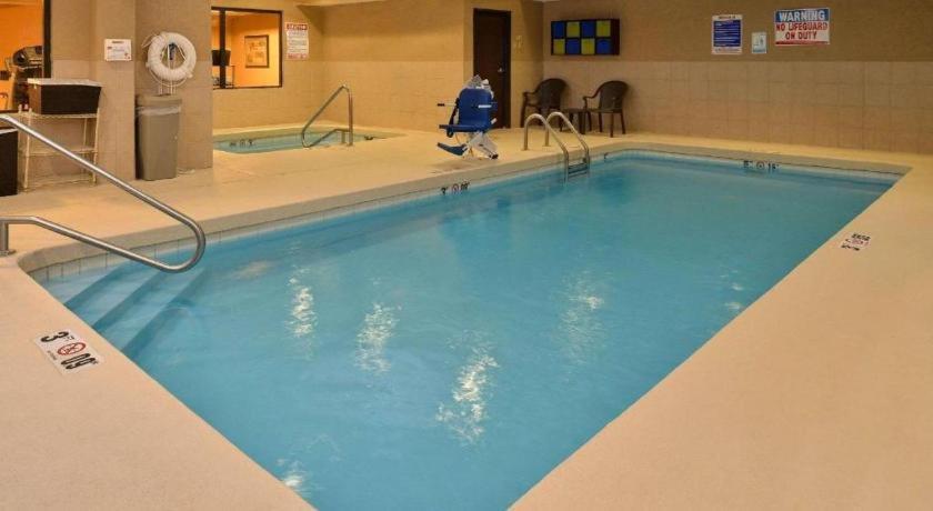 Quality Inn & Suites Jefferson City Ngoại thất bức ảnh