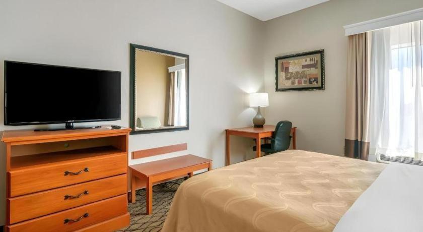 Quality Inn & Suites Jefferson City Ngoại thất bức ảnh