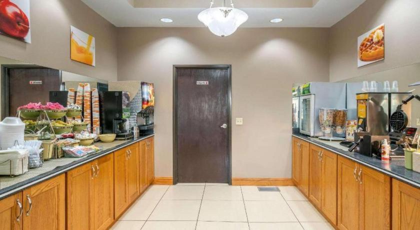 Quality Inn & Suites Jefferson City Ngoại thất bức ảnh