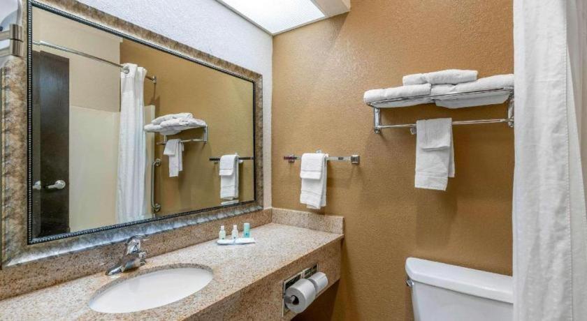 Quality Inn & Suites Jefferson City Ngoại thất bức ảnh